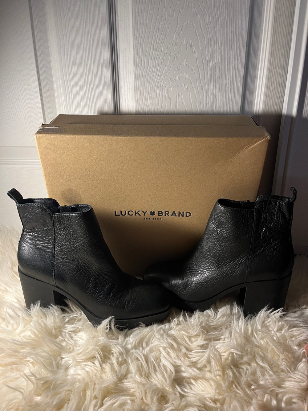 Women’s size 8.5 Lucky Brand Black Leather Platform Ankle Booties